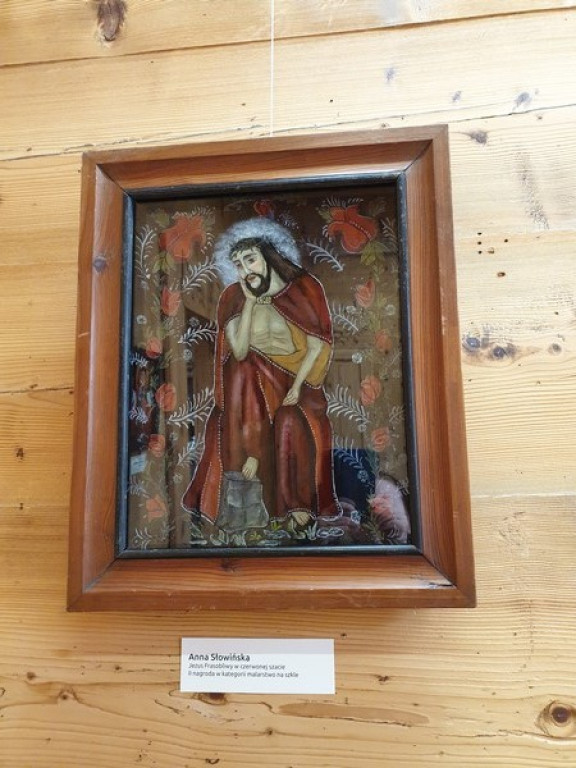 Chrystus Frasobliwy w rzeźbie i na szkle