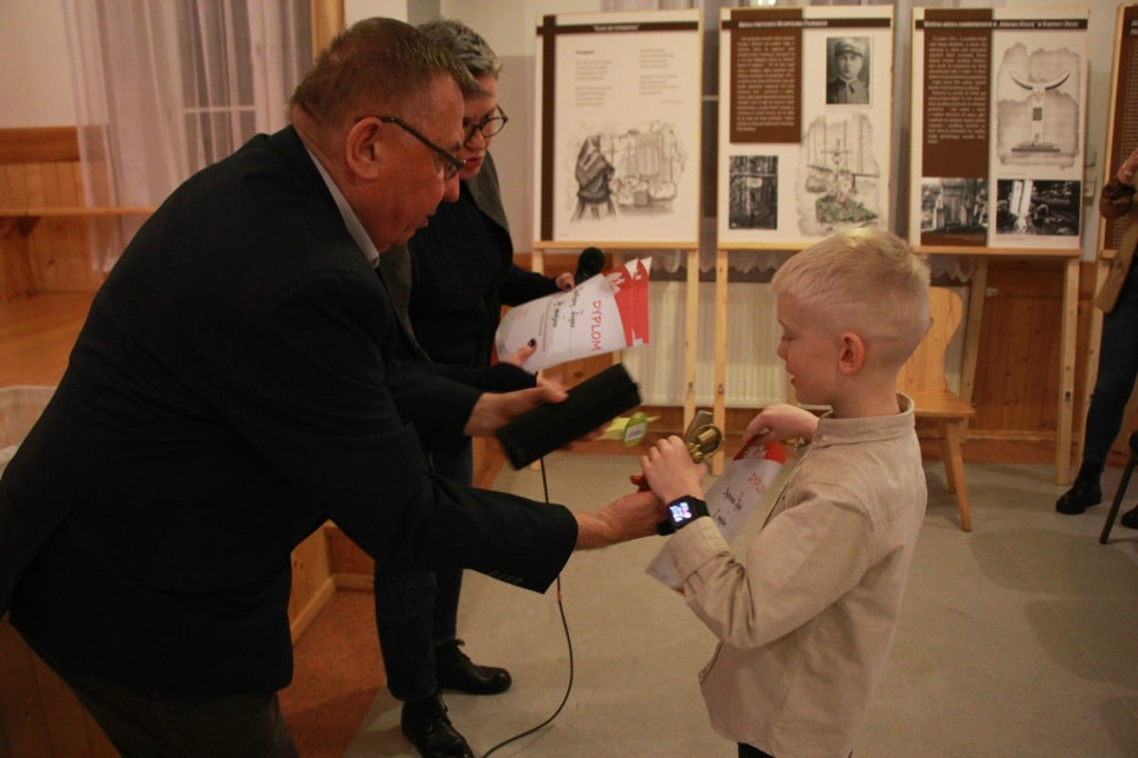 Najmłodsi śpiewali piosenki żołnierskie