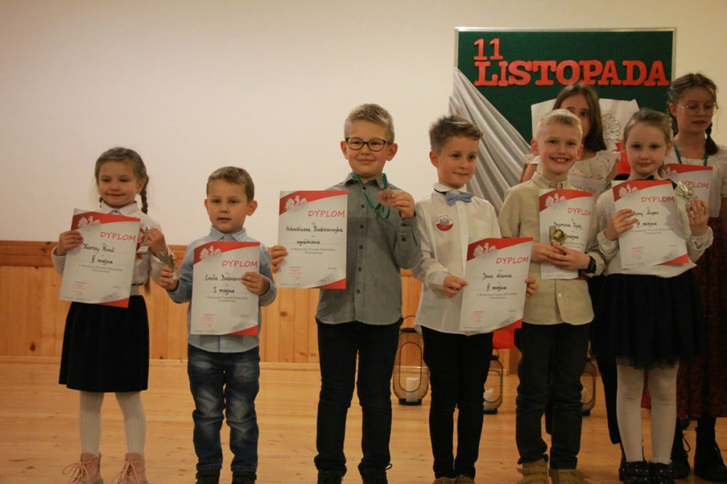 Najmłodsi śpiewali piosenki żołnierskie