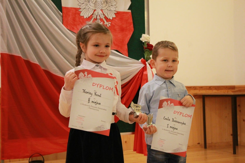 Najmłodsi śpiewali piosenki żołnierskie