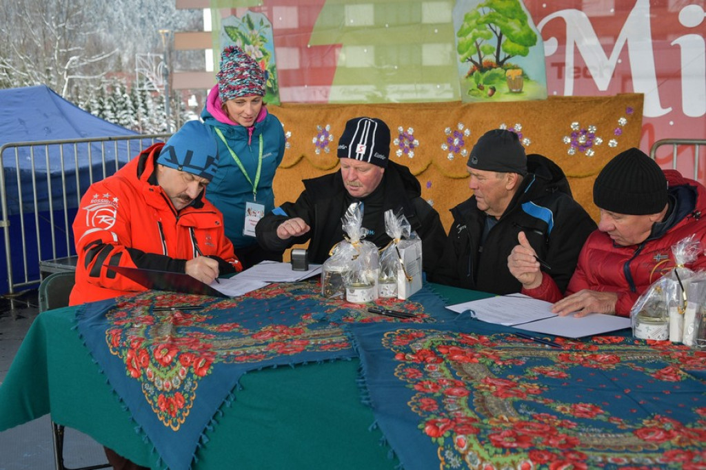 Najlepszy święty rozdaje prezenty