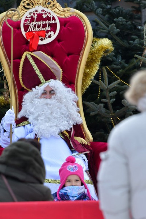 Najlepszy święty rozdaje prezenty