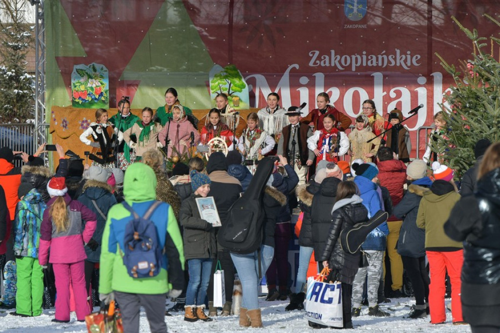 Najlepszy święty rozdaje prezenty