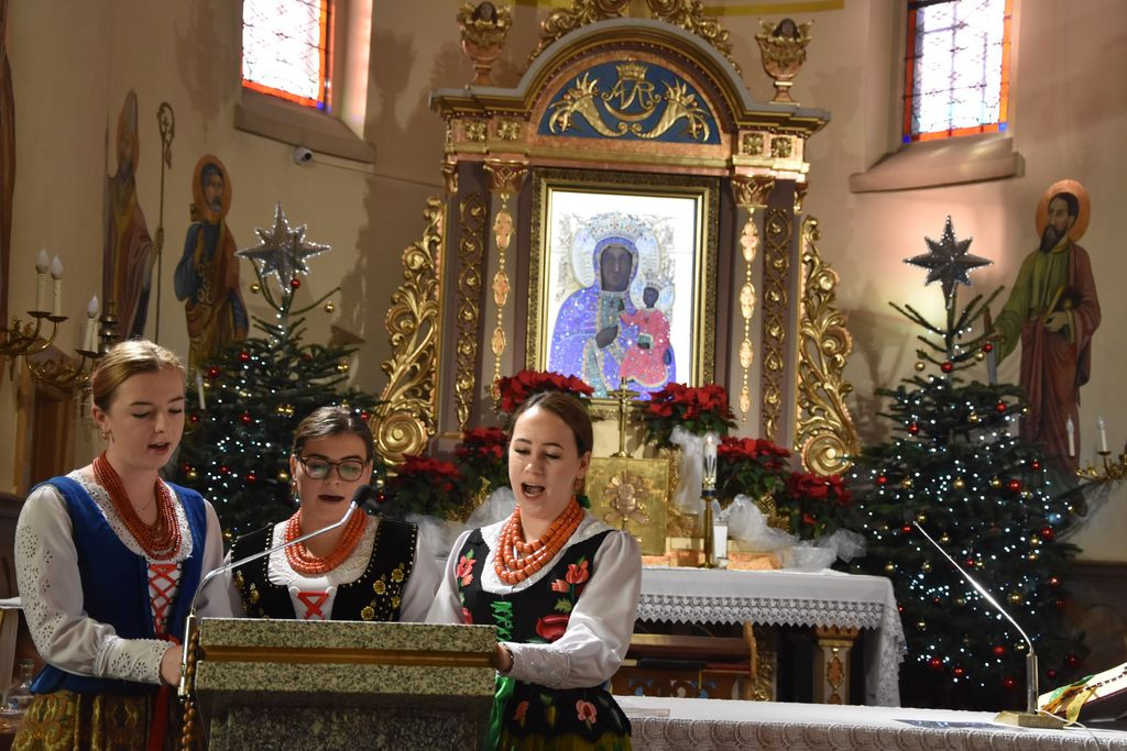 Kolędowanie z "Małymi Miętusianami" i "Miętusianami"