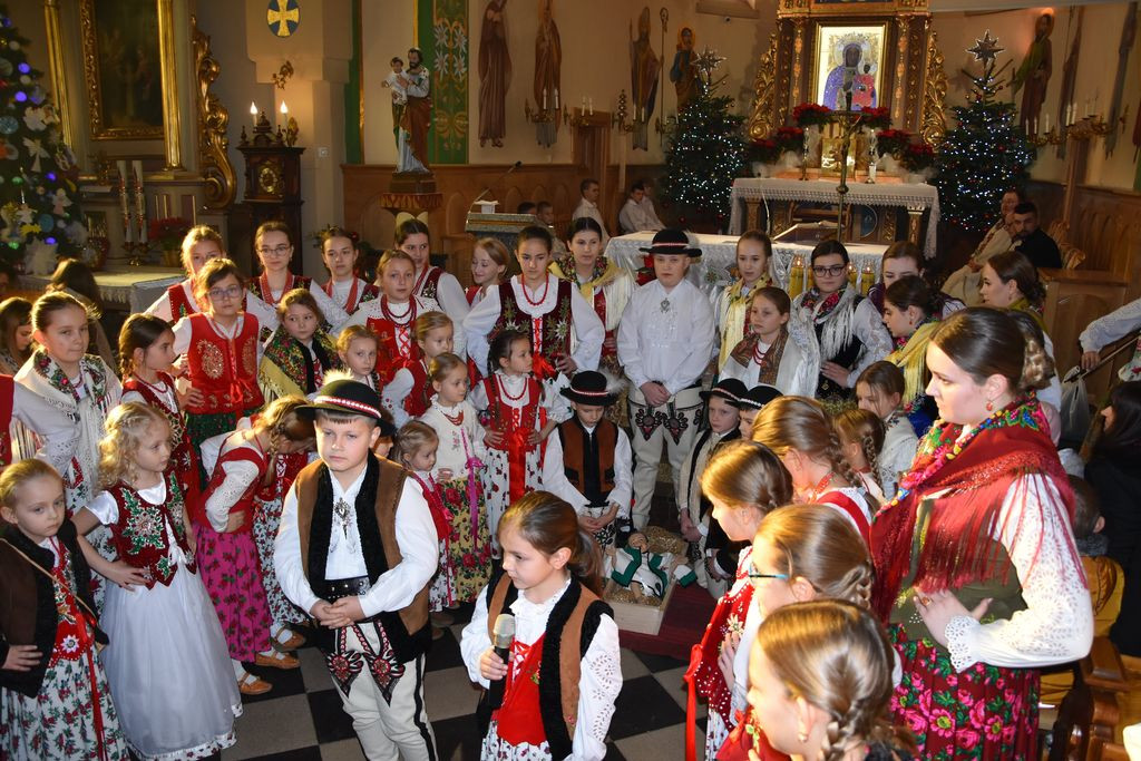Kolędowanie z "Małymi Miętusianami" i "Miętusianami"