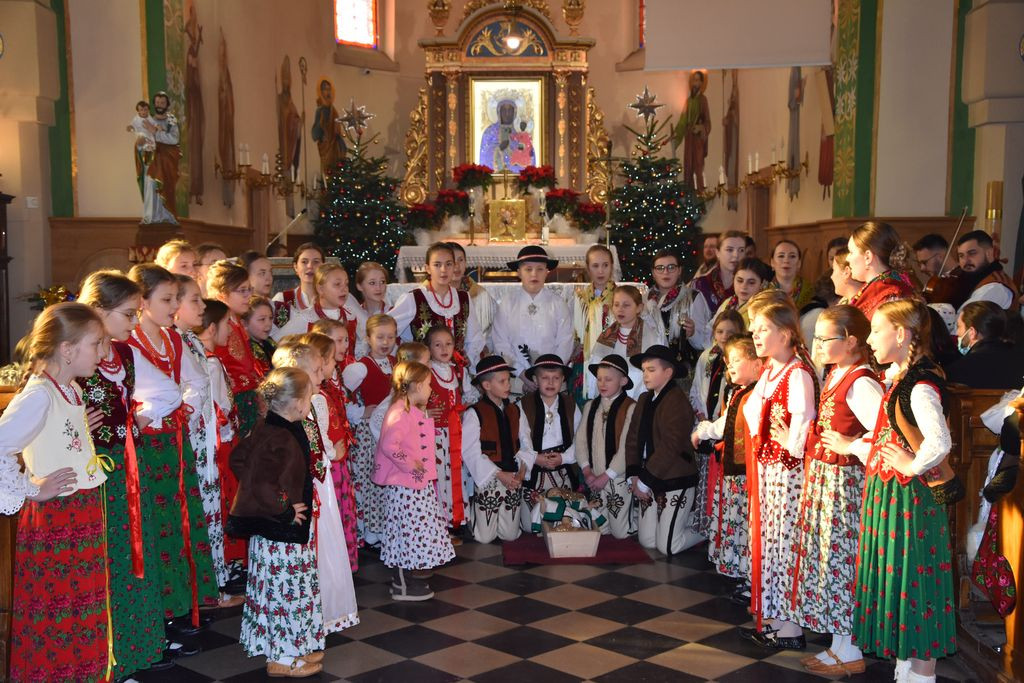 Kolędowanie z "Małymi Miętusianami" i "Miętusianami"