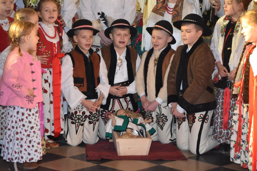Kolędowanie z "Małymi Miętusianami" i "Miętusianami"