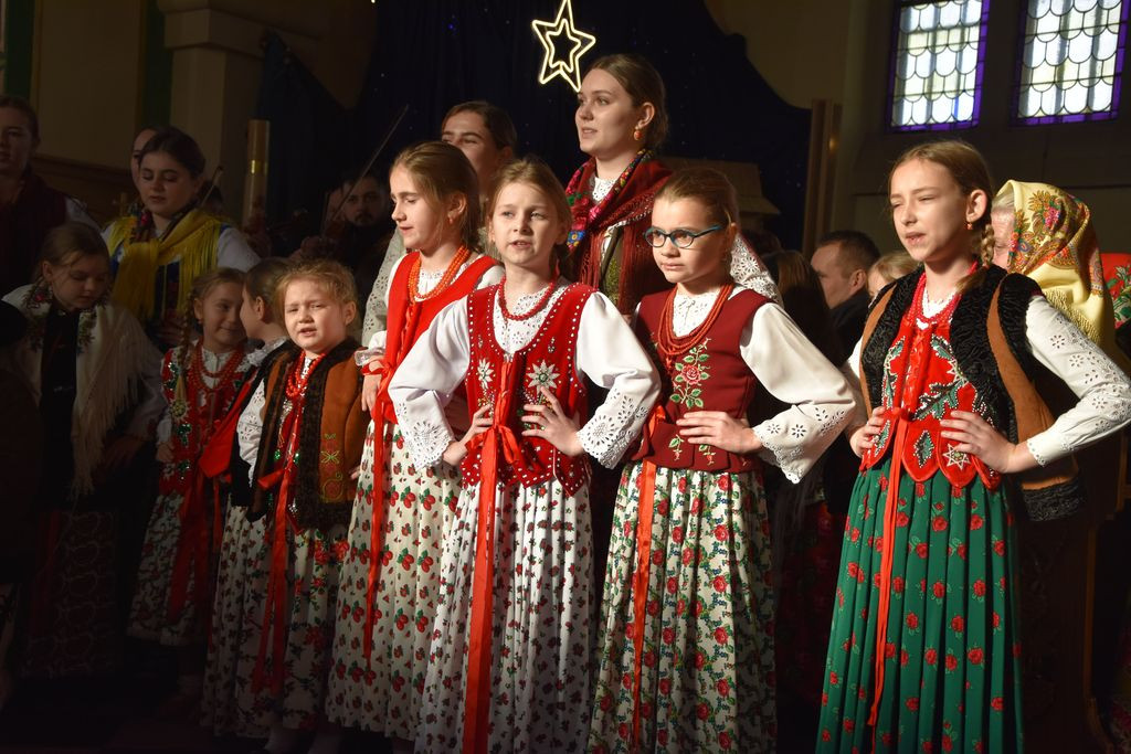 Kolędowanie z "Małymi Miętusianami" i "Miętusianami"