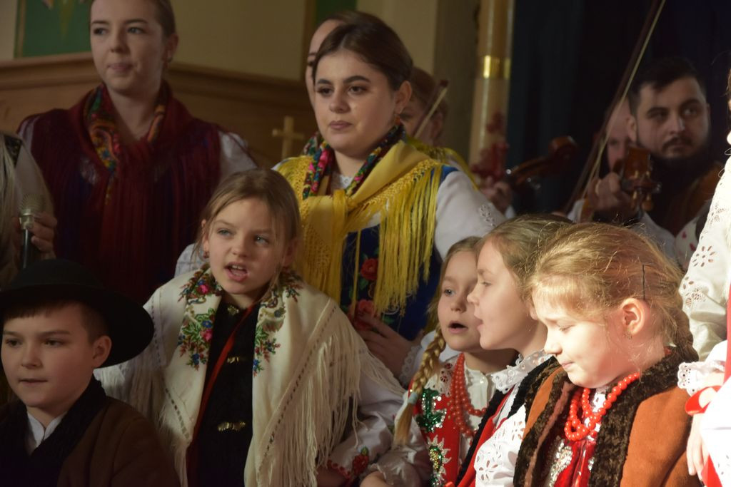 Kolędowanie z "Małymi Miętusianami" i "Miętusianami"