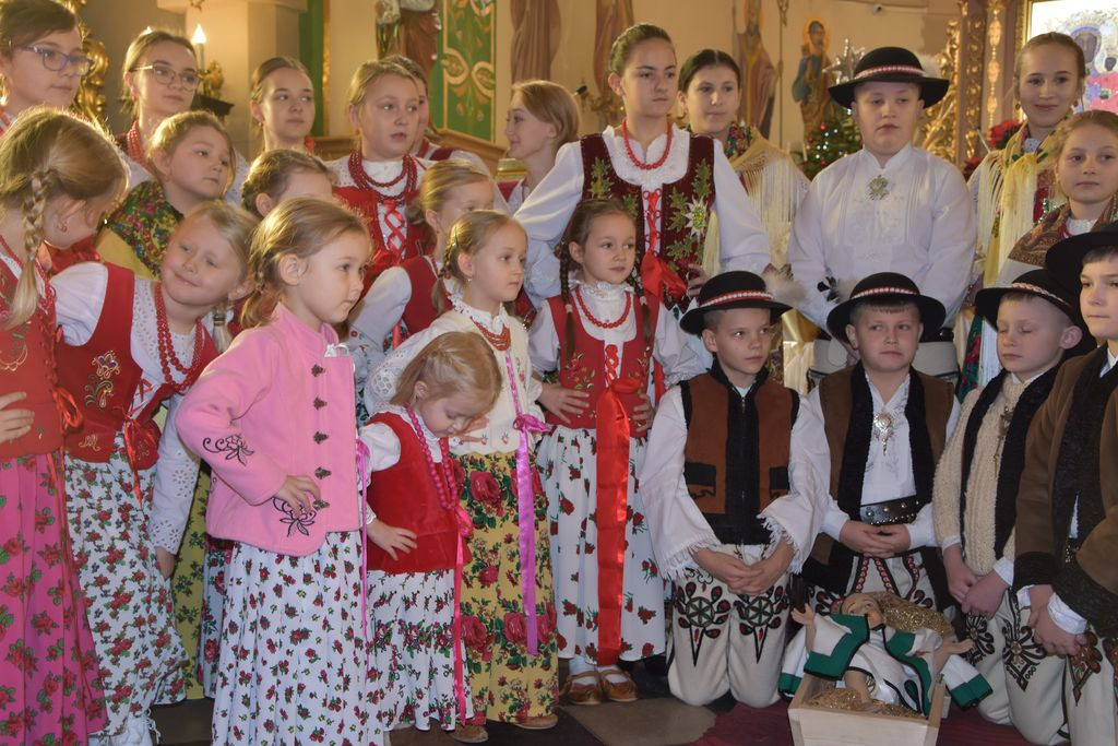 Kolędowanie z "Małymi Miętusianami" i "Miętusianami"