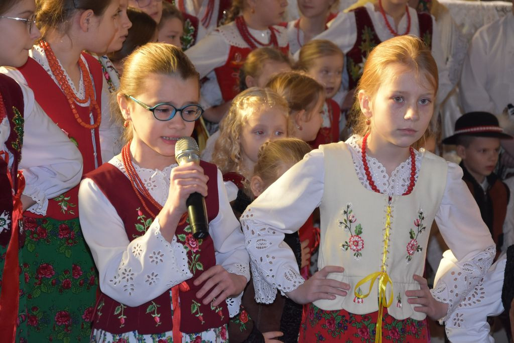 Kolędowanie z "Małymi Miętusianami" i "Miętusianami"