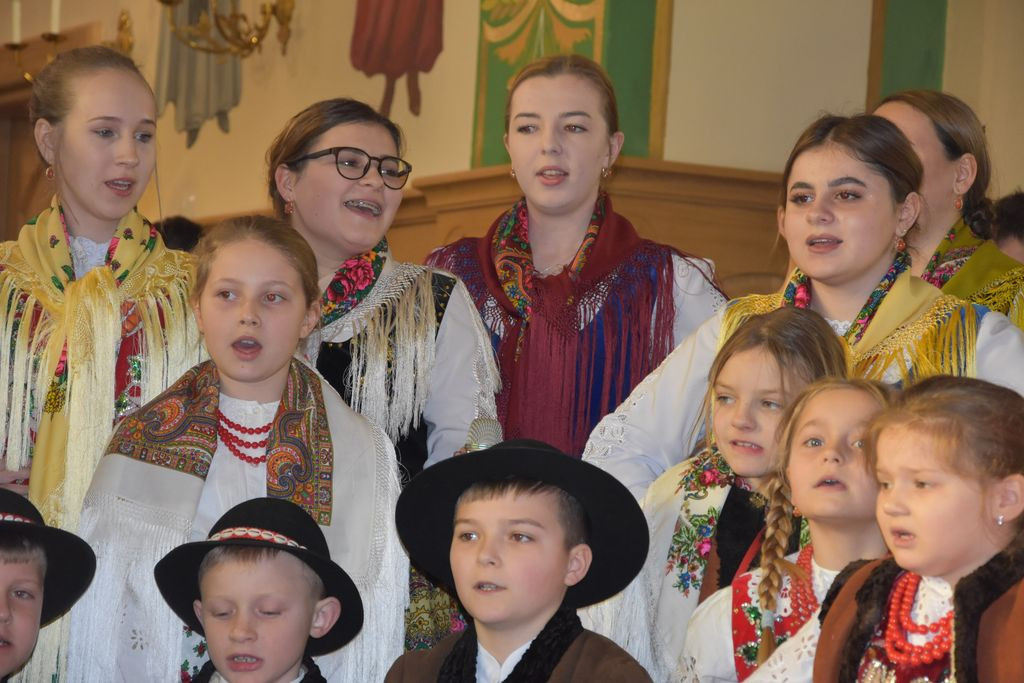 Kolędowanie z "Małymi Miętusianami" i "Miętusianami"