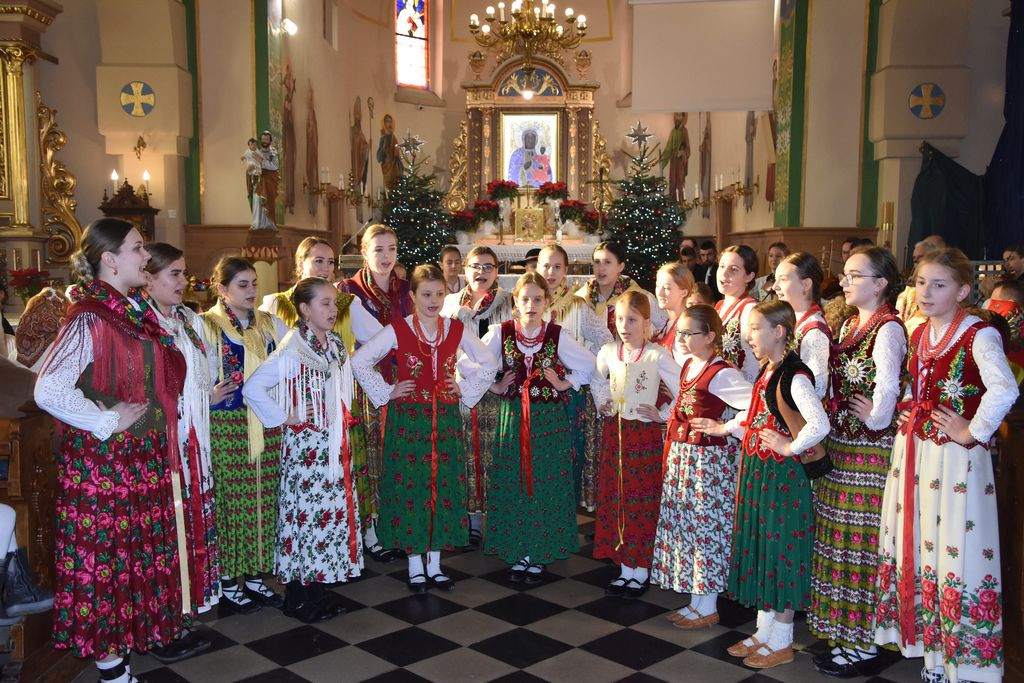 Kolędowanie z "Małymi Miętusianami" i "Miętusianami"