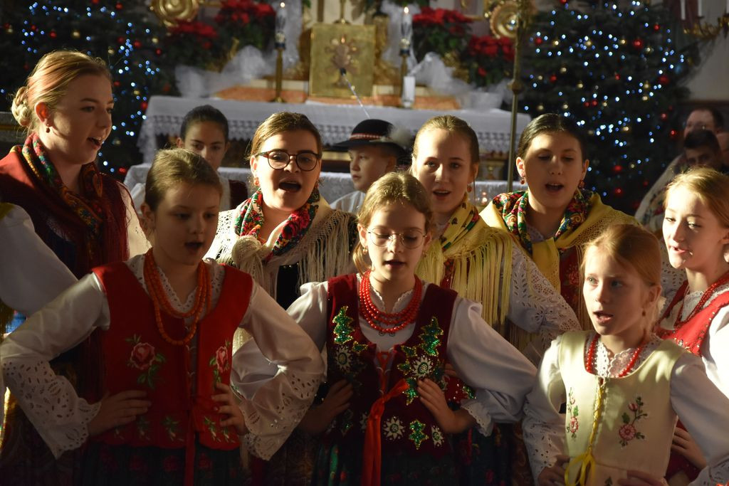 Kolędowanie z "Małymi Miętusianami" i "Miętusianami"