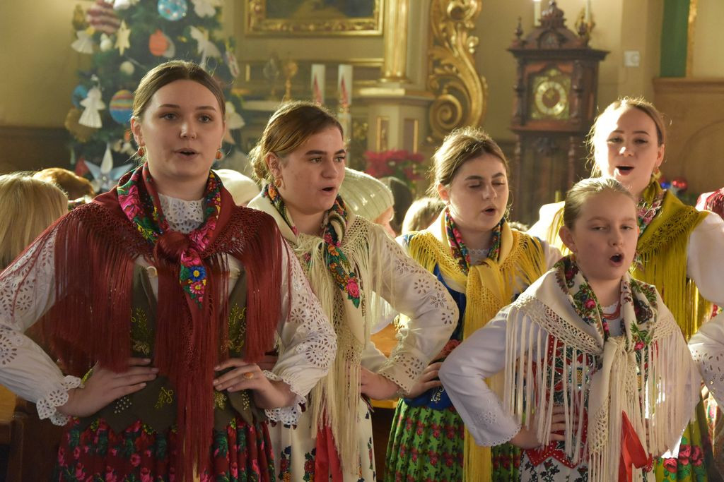 Kolędowanie z "Małymi Miętusianami" i "Miętusianami"