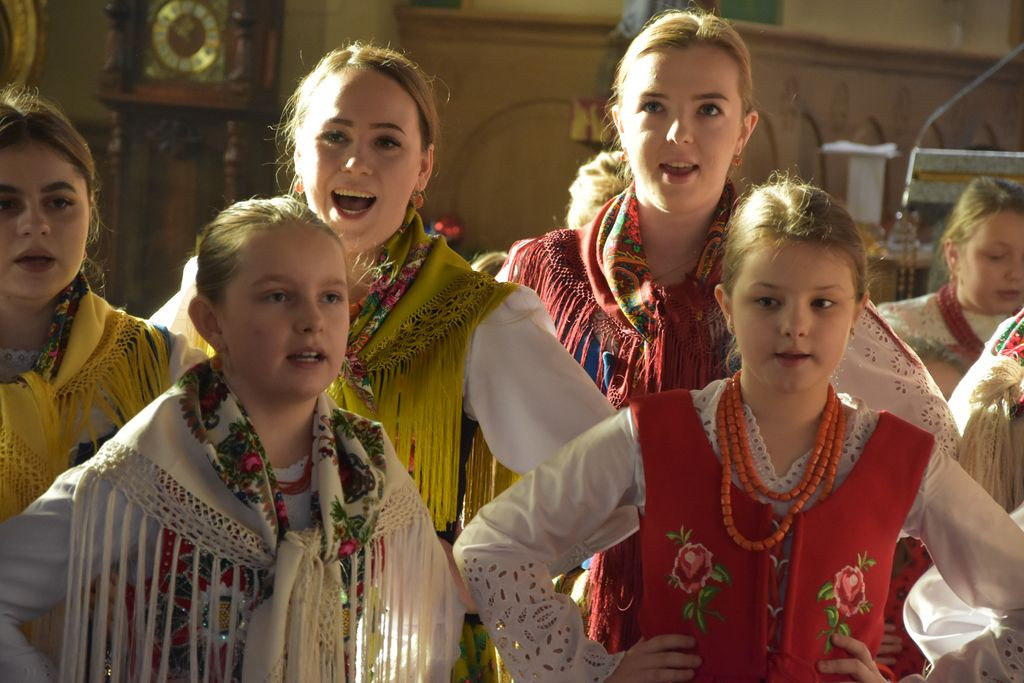 Kolędowanie z "Małymi Miętusianami" i "Miętusianami"