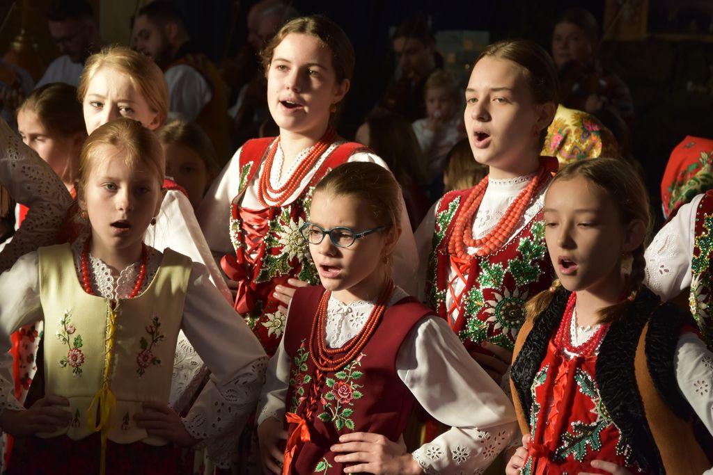 Kolędowanie z "Małymi Miętusianami" i "Miętusianami"