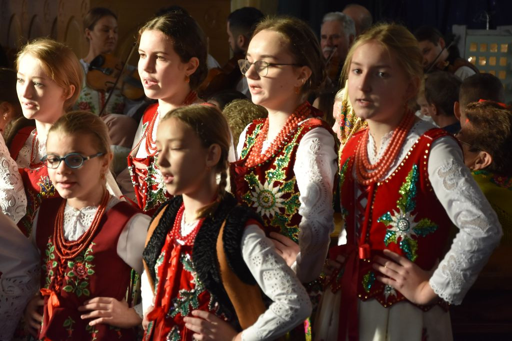 Kolędowanie z "Małymi Miętusianami" i "Miętusianami"