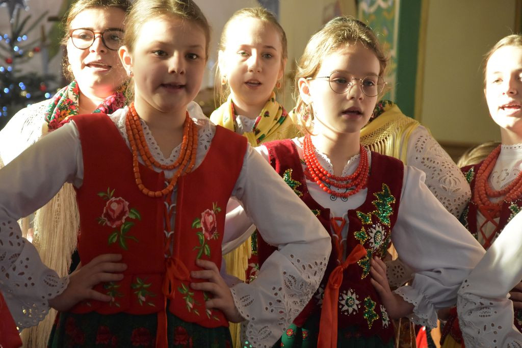 Kolędowanie z "Małymi Miętusianami" i "Miętusianami"