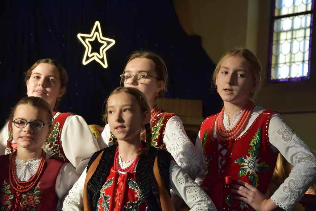 Kolędowanie z "Małymi Miętusianami" i "Miętusianami"