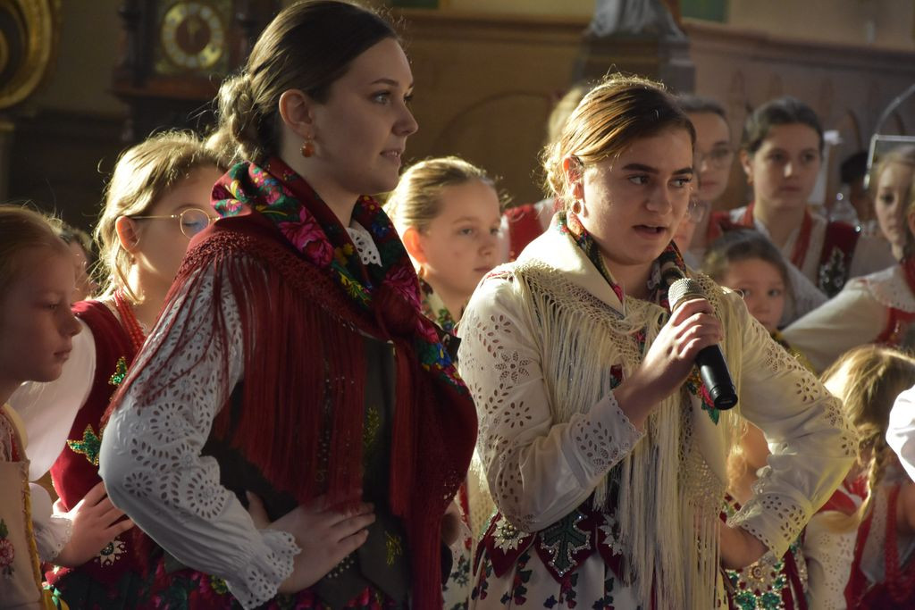 Kolędowanie z "Małymi Miętusianami" i "Miętusianami"