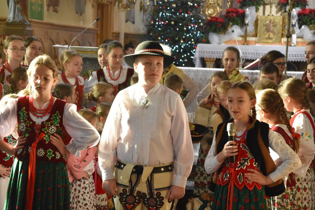 Kolędowanie z "Małymi Miętusianami" i "Miętusianami"