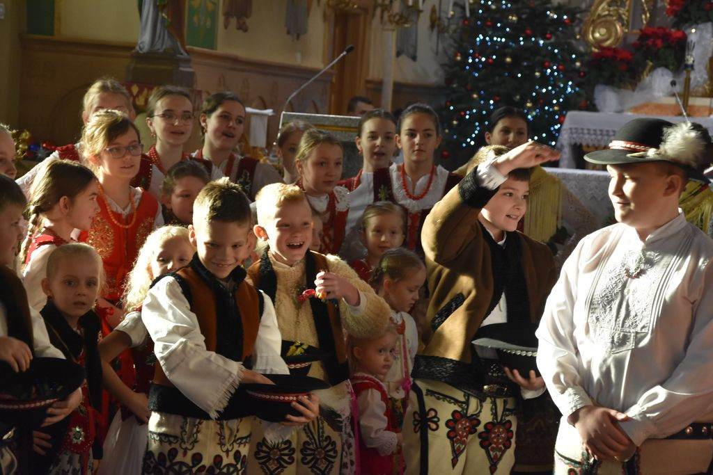 Kolędowanie z "Małymi Miętusianami" i "Miętusianami"