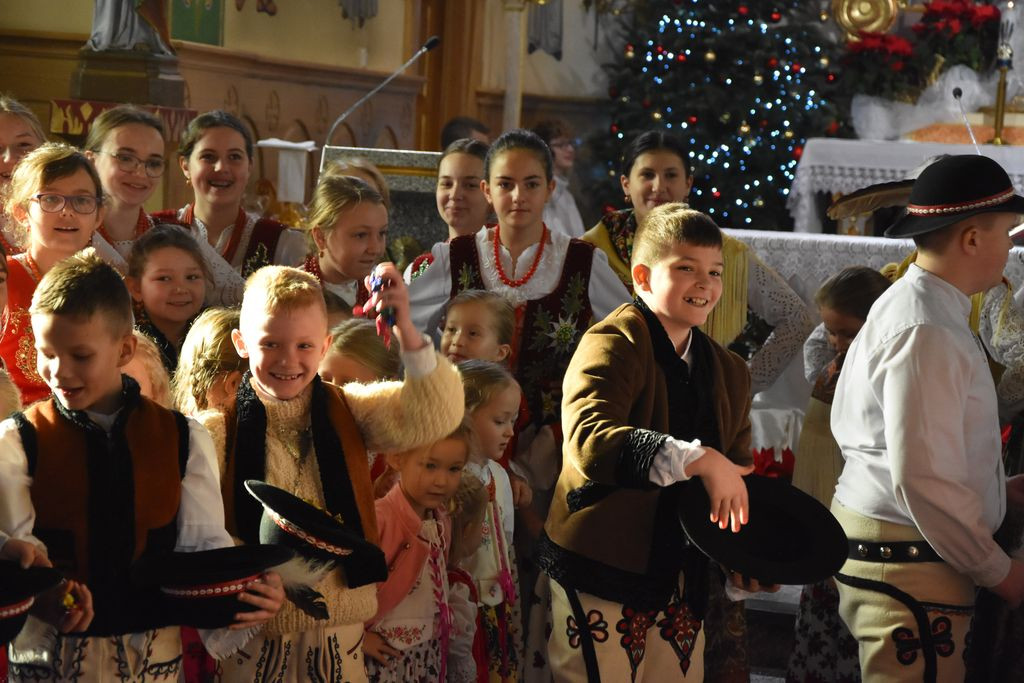 Kolędowanie z "Małymi Miętusianami" i "Miętusianami"