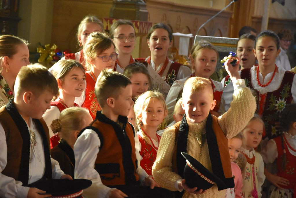 Kolędowanie z "Małymi Miętusianami" i "Miętusianami"