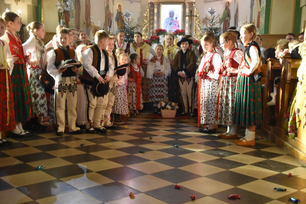 Kolędowanie z "Małymi Miętusianami" i "Miętusianami"