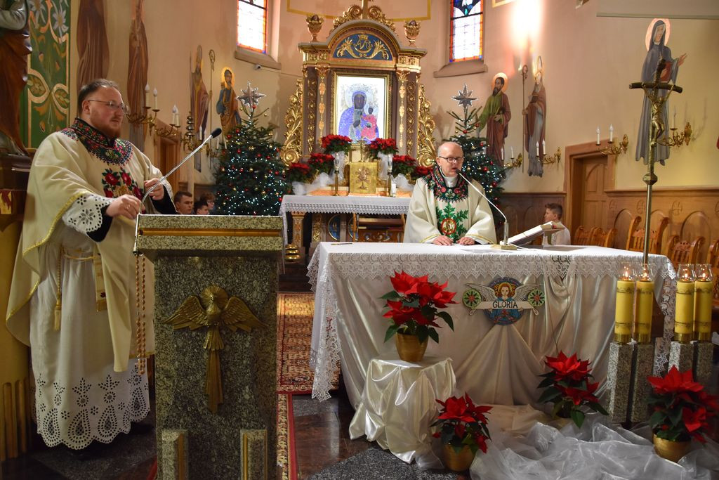 Kolędowanie z "Małymi Miętusianami" i "Miętusianami"