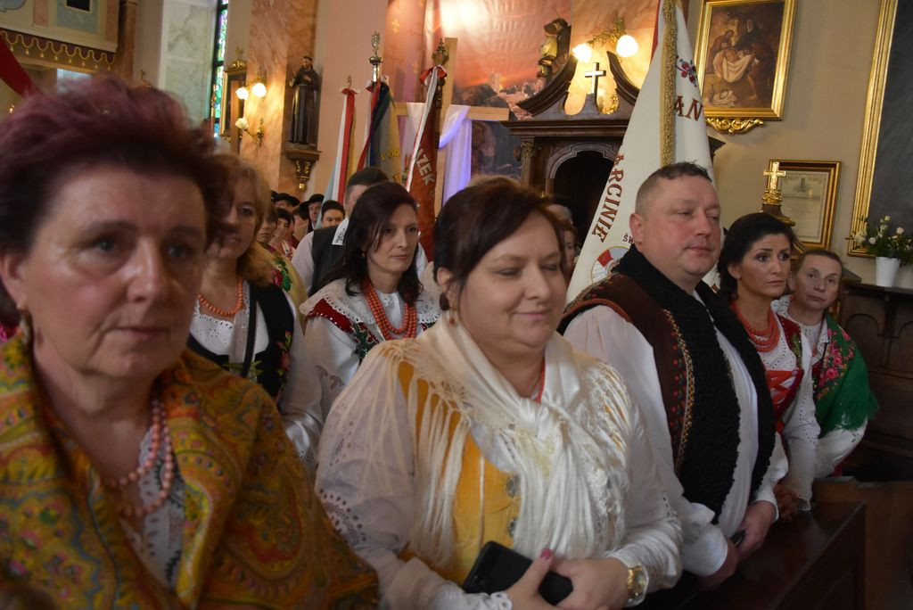 Związek Podhalan w Klikuszowej ze sztandarem