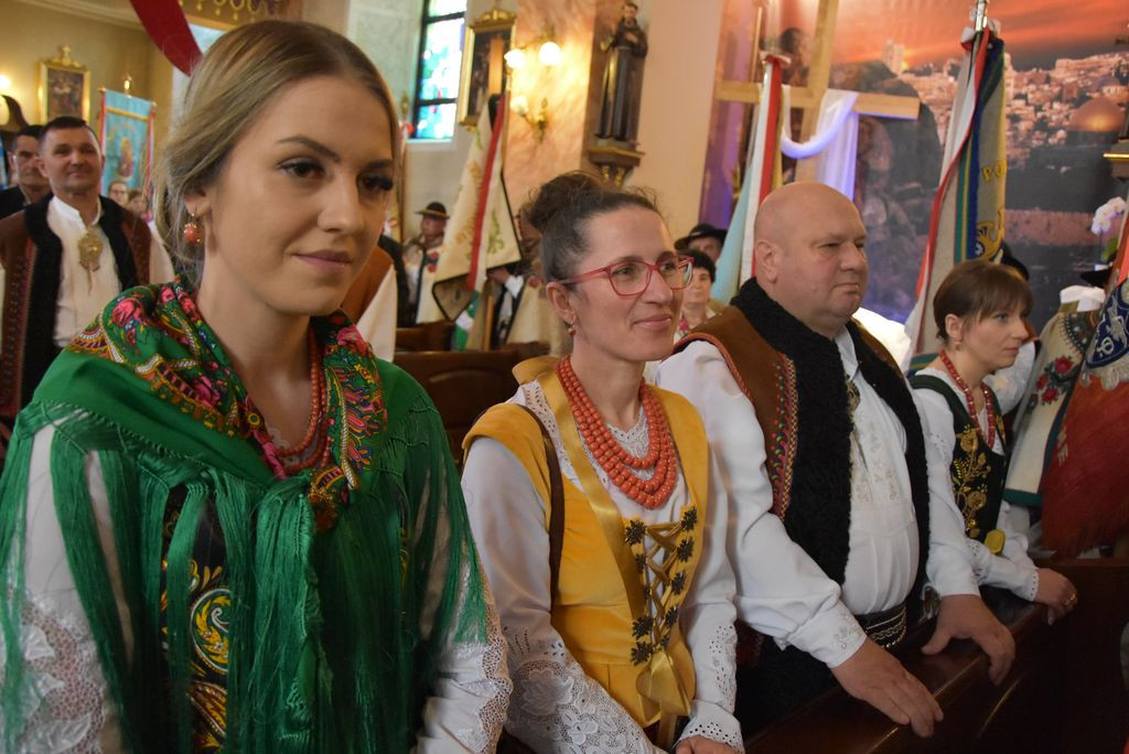 Związek Podhalan w Klikuszowej ze sztandarem