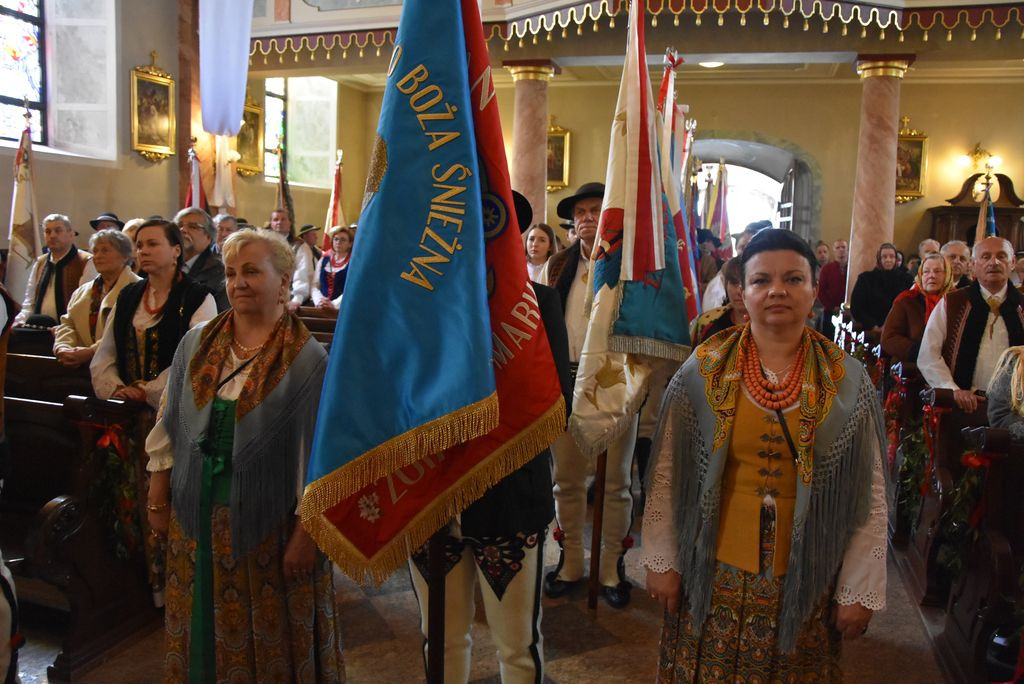 Związek Podhalan w Klikuszowej ze sztandarem