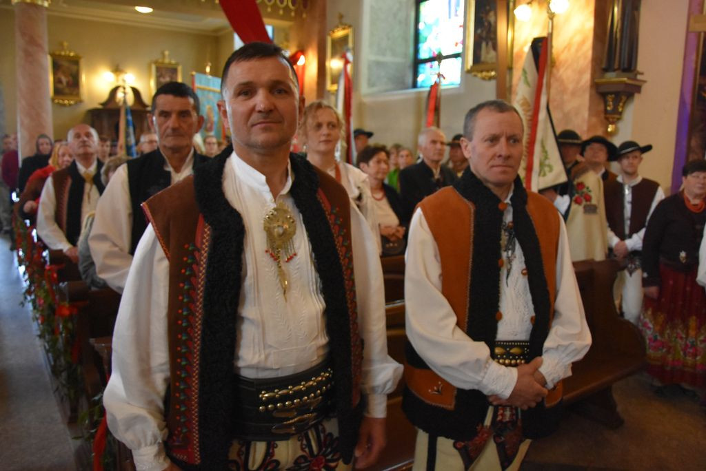 Związek Podhalan w Klikuszowej ze sztandarem