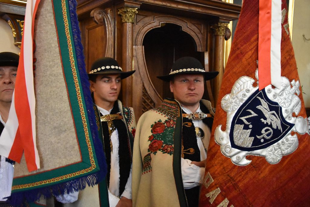 Związek Podhalan w Klikuszowej ze sztandarem