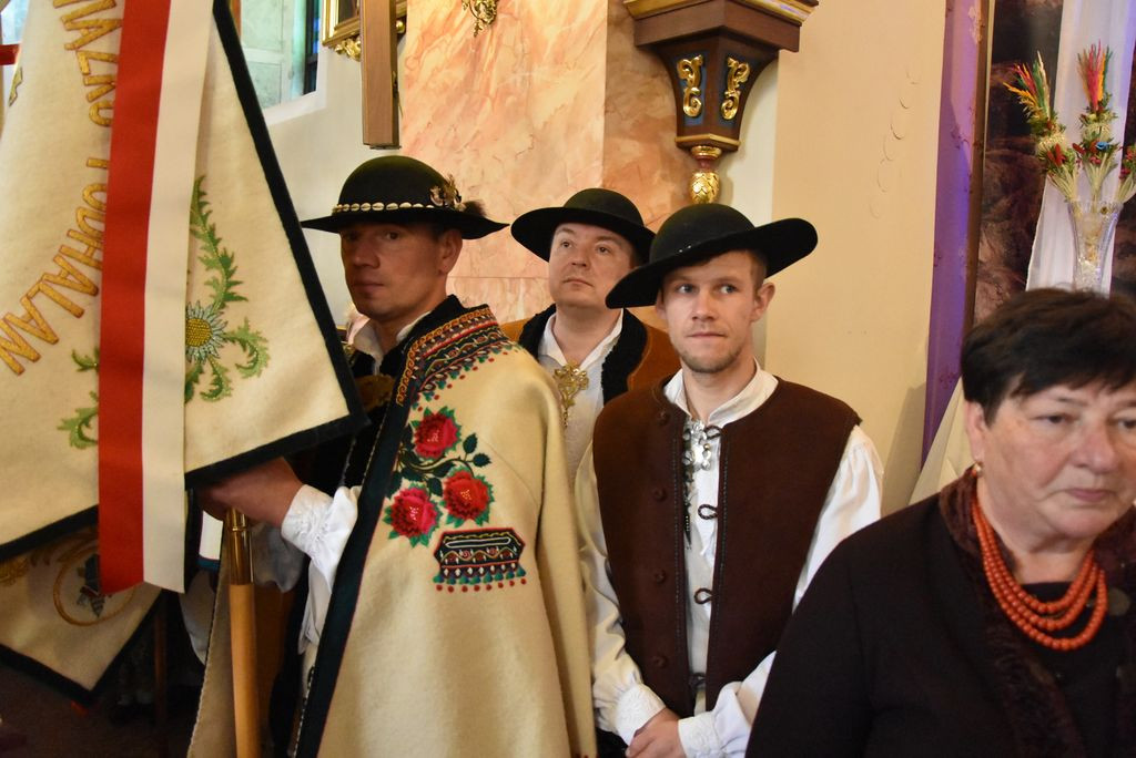 Związek Podhalan w Klikuszowej ze sztandarem