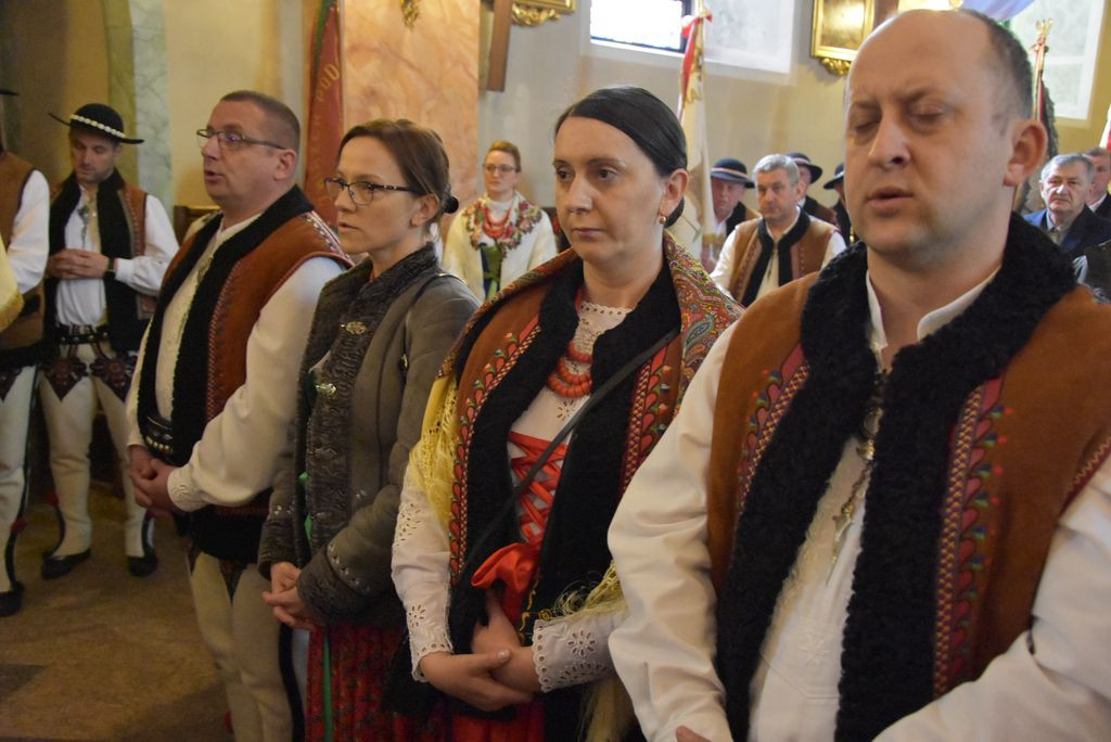 Związek Podhalan w Klikuszowej ze sztandarem