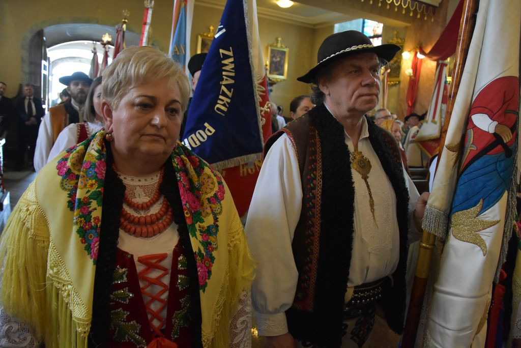 Związek Podhalan w Klikuszowej ze sztandarem