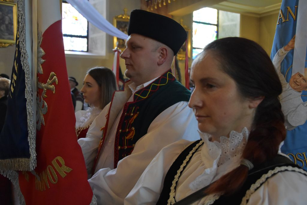 Związek Podhalan w Klikuszowej ze sztandarem