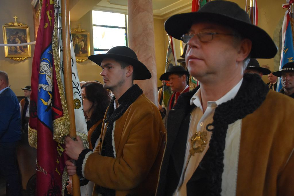 Związek Podhalan w Klikuszowej ze sztandarem