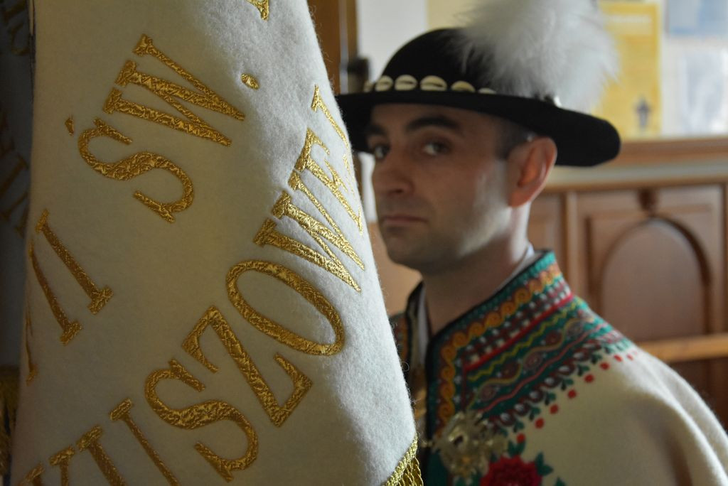 Związek Podhalan w Klikuszowej ze sztandarem