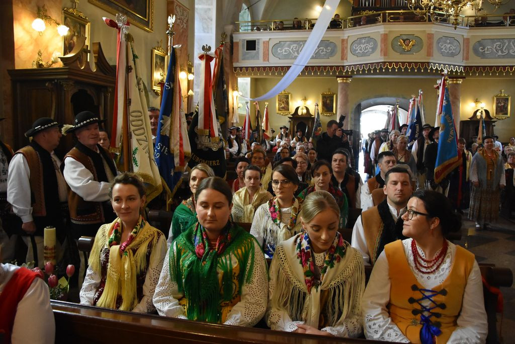 Związek Podhalan w Klikuszowej ze sztandarem