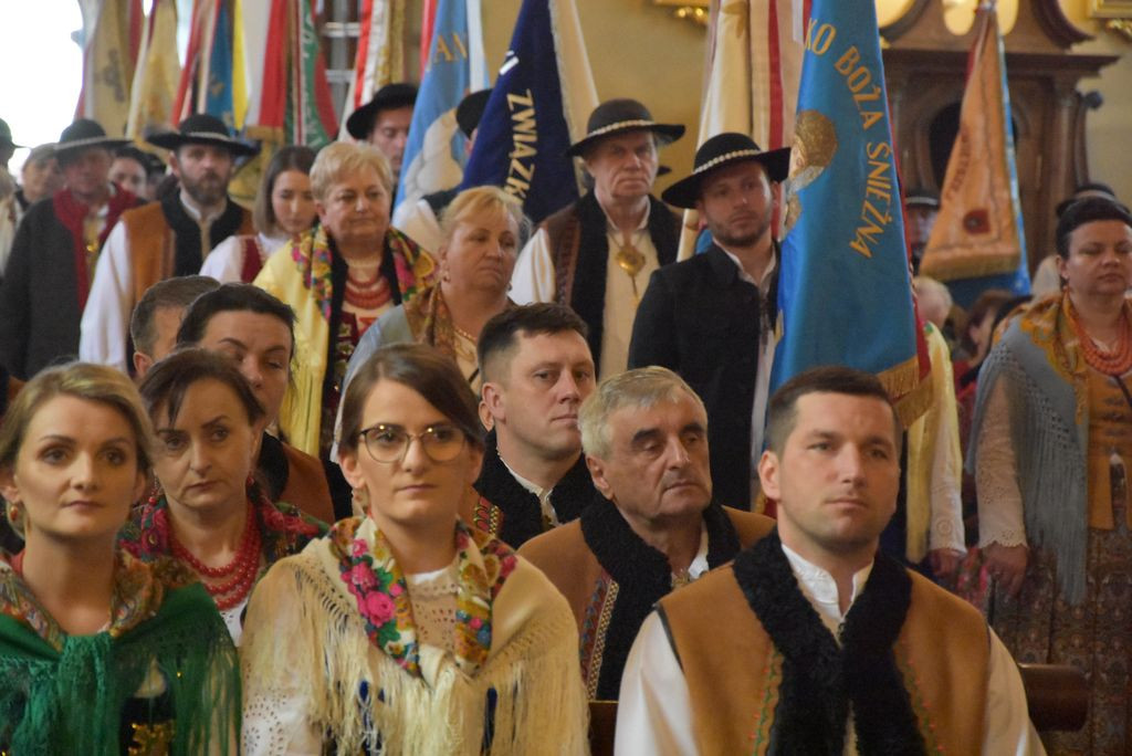 Związek Podhalan w Klikuszowej ze sztandarem