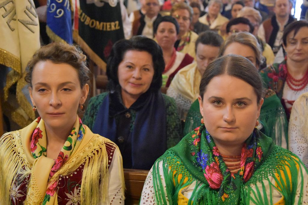 Związek Podhalan w Klikuszowej ze sztandarem