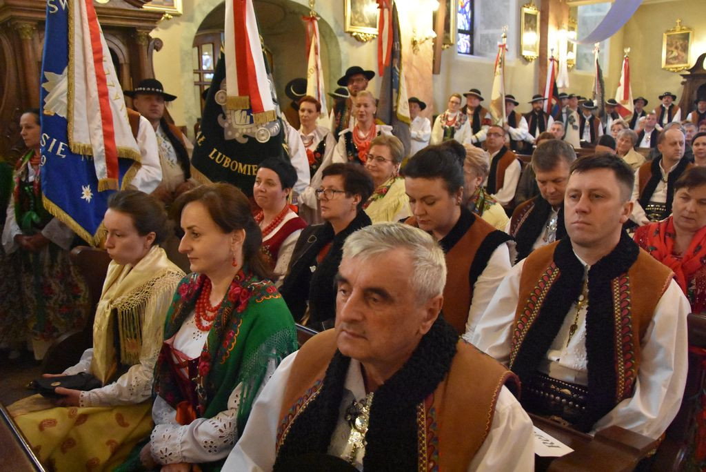 Związek Podhalan w Klikuszowej ze sztandarem
