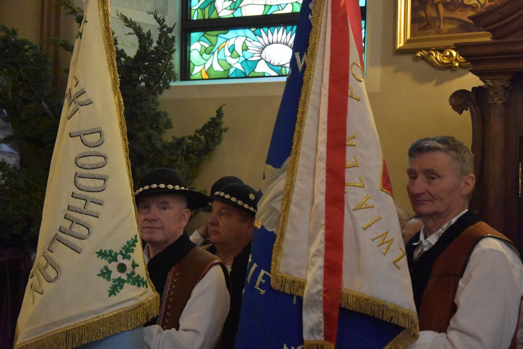 Związek Podhalan w Klikuszowej ze sztandarem