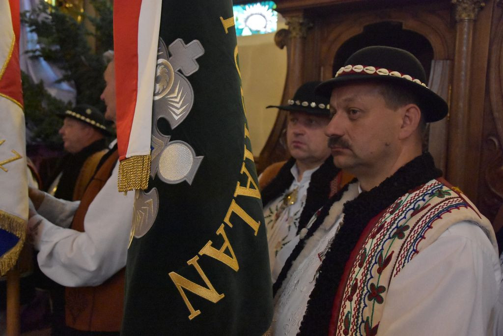Związek Podhalan w Klikuszowej ze sztandarem