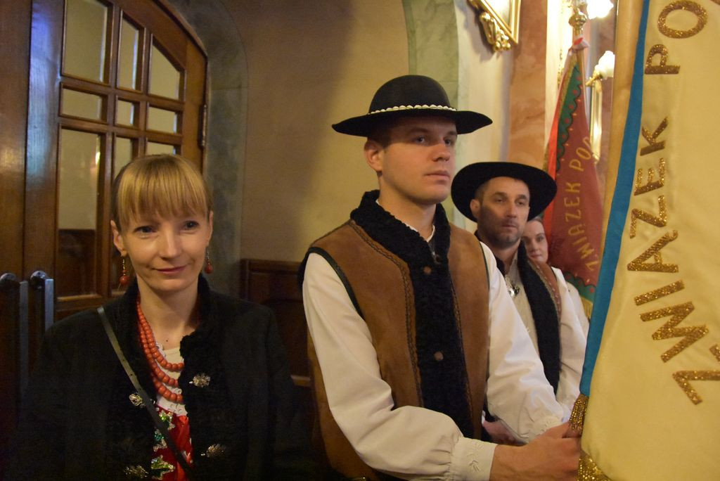 Związek Podhalan w Klikuszowej ze sztandarem