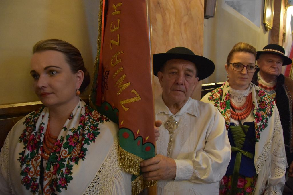 Związek Podhalan w Klikuszowej ze sztandarem